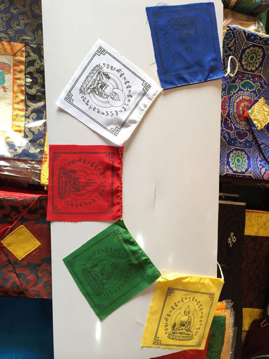 Drapeau de prière en coton du bouddhisme tibétain Bouddha de la médecine / lungta