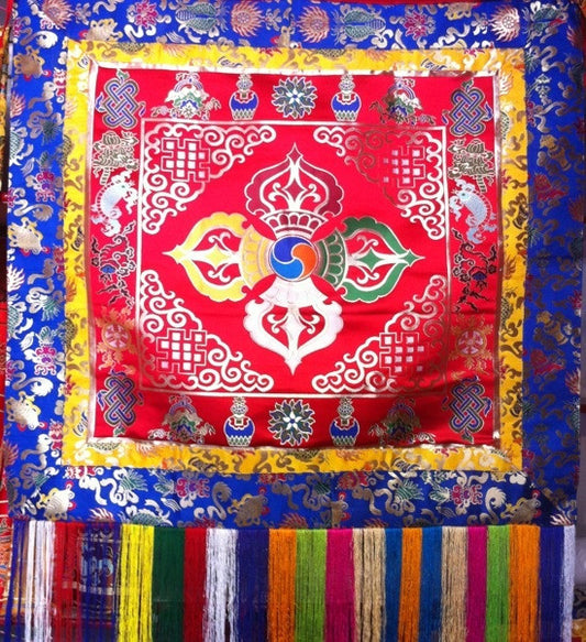 Face avant du trône double Dorje du bouddhisme tibétain / Couverture du trône