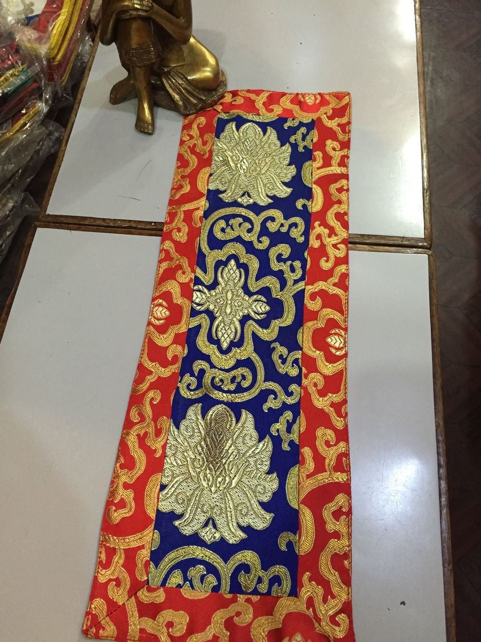 Tapis de table tibétain en brocart de soie à motif de lotus bleu