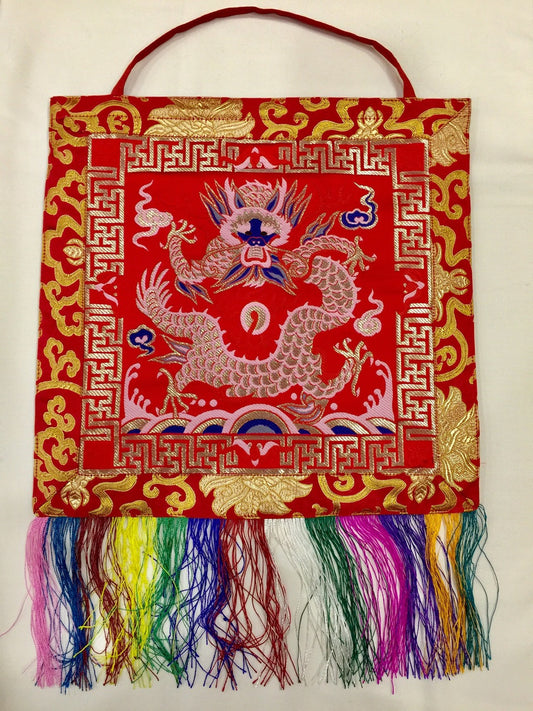 Tenture murale / bannière / thangka représentant un dragon protecteur rouge bouddhiste tibétain