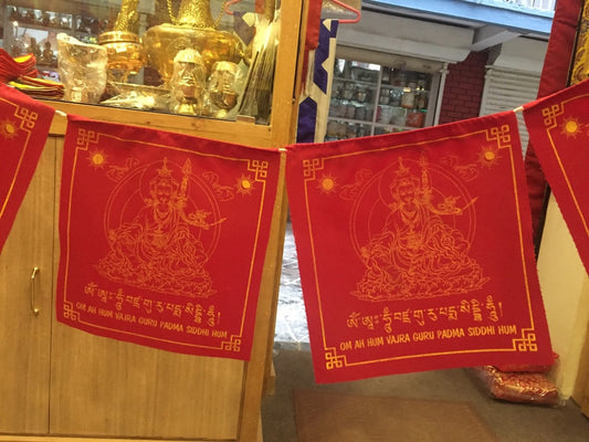 Drapeaux de prière du bouddhisme tibétain Guru Rinpoche / Lungta
