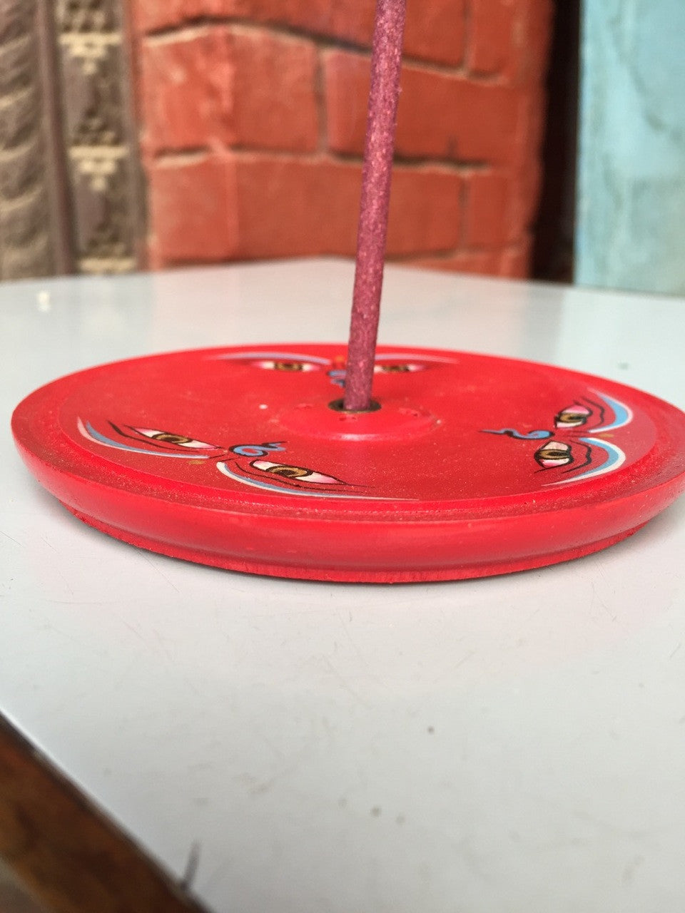 Brûle-encens/support en bois tibétain fait main avec des yeux de Bouddha