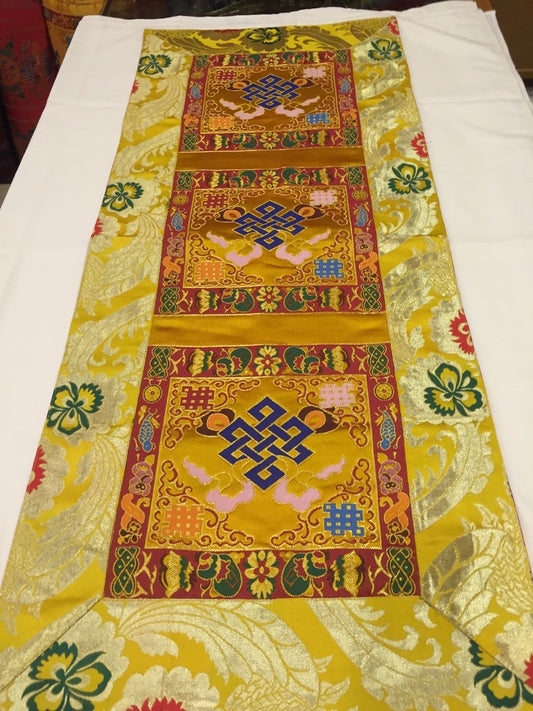 Chemin de table en brocart de soie à nœud sans fin jaune tibétain / couverture de sanctuaire / nappe d'autel / couverture de table jaune