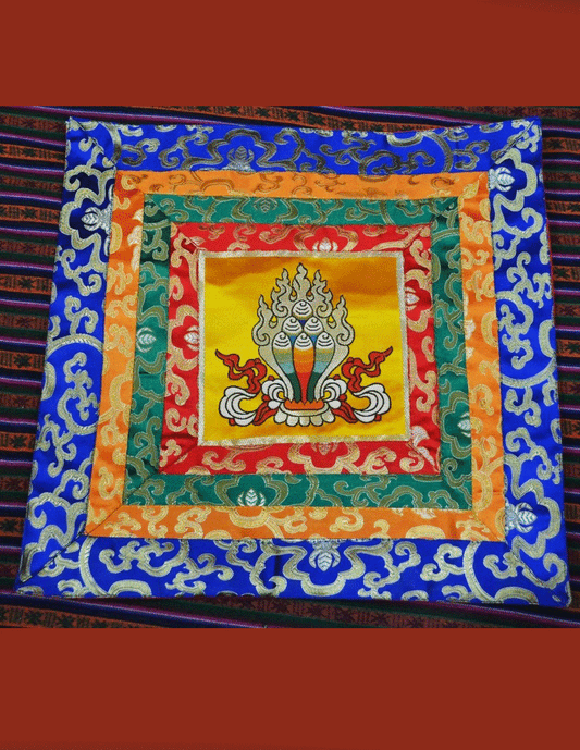 Nappe d'autel / couverture de table / couverture de sanctuaire en brocart de soie Norbu / pierre précieuse du bouddhisme tibétain