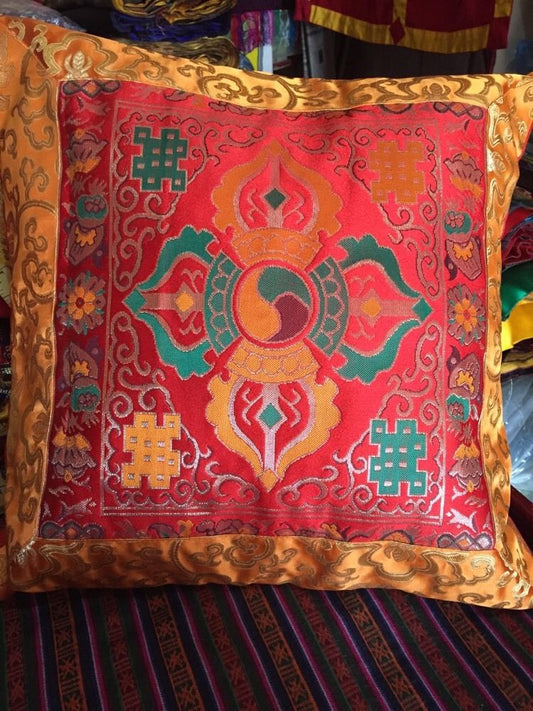 Housse de coussin / taie d'oreiller / taie d'oreiller en brocart de soie rouge Double Dorje du bouddhisme tibétain