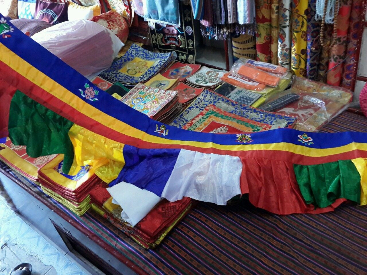 Shambu tibétain multicolore de haute qualité / tenture murale / décoration de salle de sanctuaire / 5 mètres de long