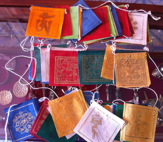 Tibetischer Buddhismus Nepalesische Lokta Papier Gebetsfahnen / Großhandelsset mit 3 Fahnen