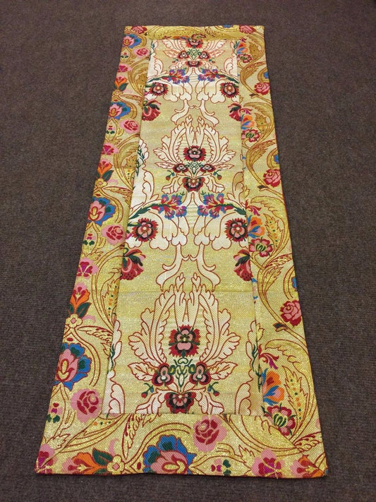 Chemin de table de sanctuaire / nappe d'autel / nappe de table en brocart de soie tibétain de haute qualité avec motif de fleurs de genta