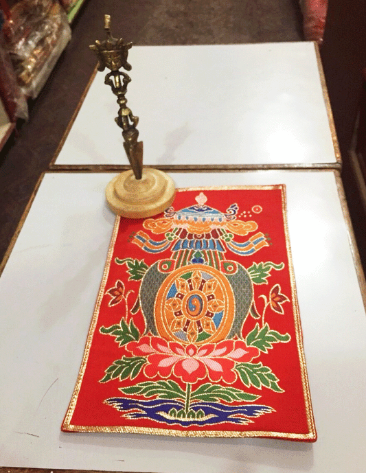 Tapis de table en brocart de soie avec symbole de bon augure bouddhiste tibétain / nappe d'autel / napperons / couverture de sanctuaire