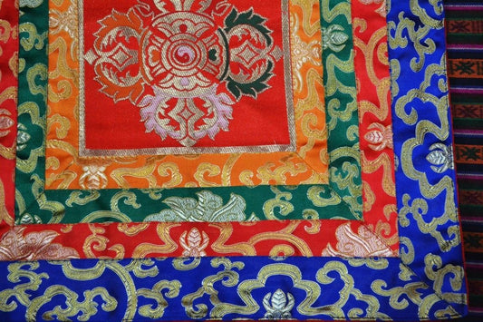 Tissu d'autel/couverture de table/couverture de sanctuaire en brocart de soie tibétain de haute qualité à motif dorje rouge