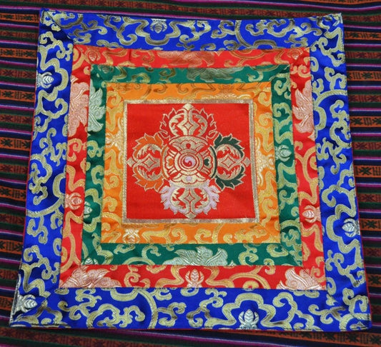 Tissu d'autel/couverture de table/couverture de sanctuaire en brocart de soie tibétain de haute qualité à motif dorje rouge