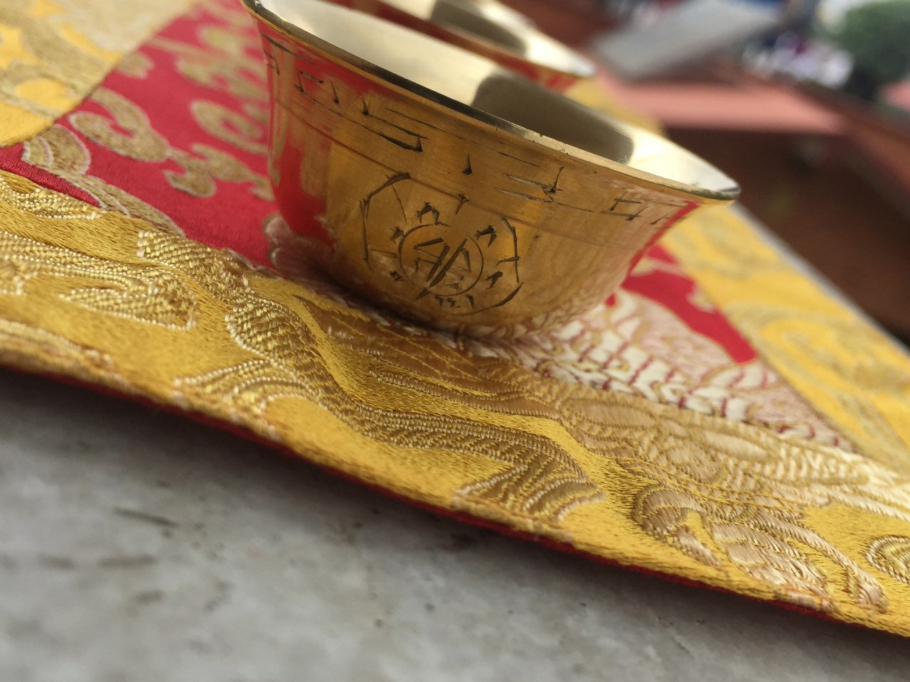 Bols d'offrande d'eau en laiton de petite taille bouddhiste tibétain / ensemble de 7 pièces