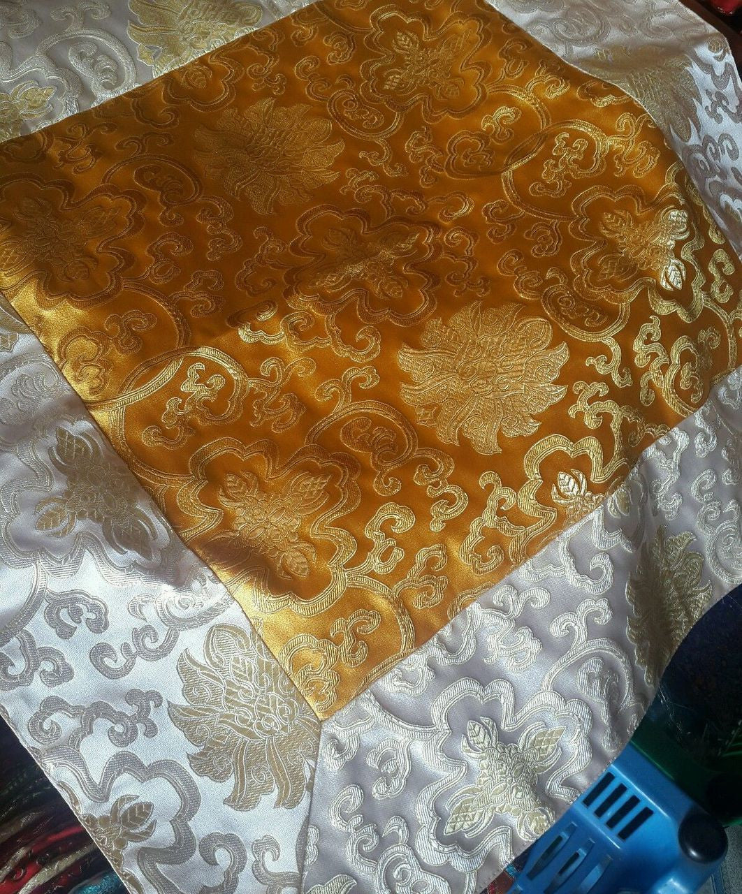 Nappe d'autel / nappe de table / couverture de sanctuaire en brocart de soie tibétaine à motif de lotus