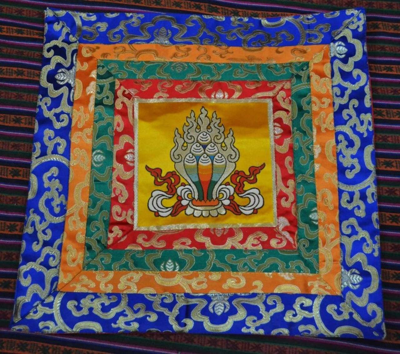 Nappe d'autel / couverture de table / couverture de sanctuaire en brocart de soie Norbu / pierre précieuse du bouddhisme tibétain