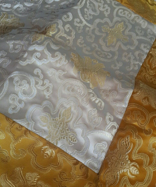 Nappe de table carrée en brocart de soie de lotus blanc du bouddhisme tibétain / nappe d'autel