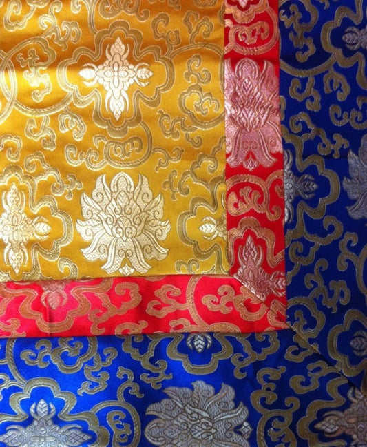 Nappe de table de sanctuaire / nappe d'autel en brocart de soie tibétaine à motif de lotus jaune