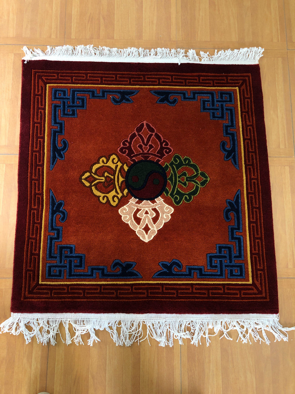 Tibetan Buddhist 100 Knot dorje design meditation rug/ carpet  / table carpet From Nepal