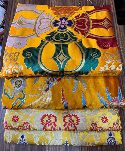 Tibetisch-buddhistischer hochwertiger gelber Seidenbrokat-Thronbezug für Lama-Mönche / 4er-Set