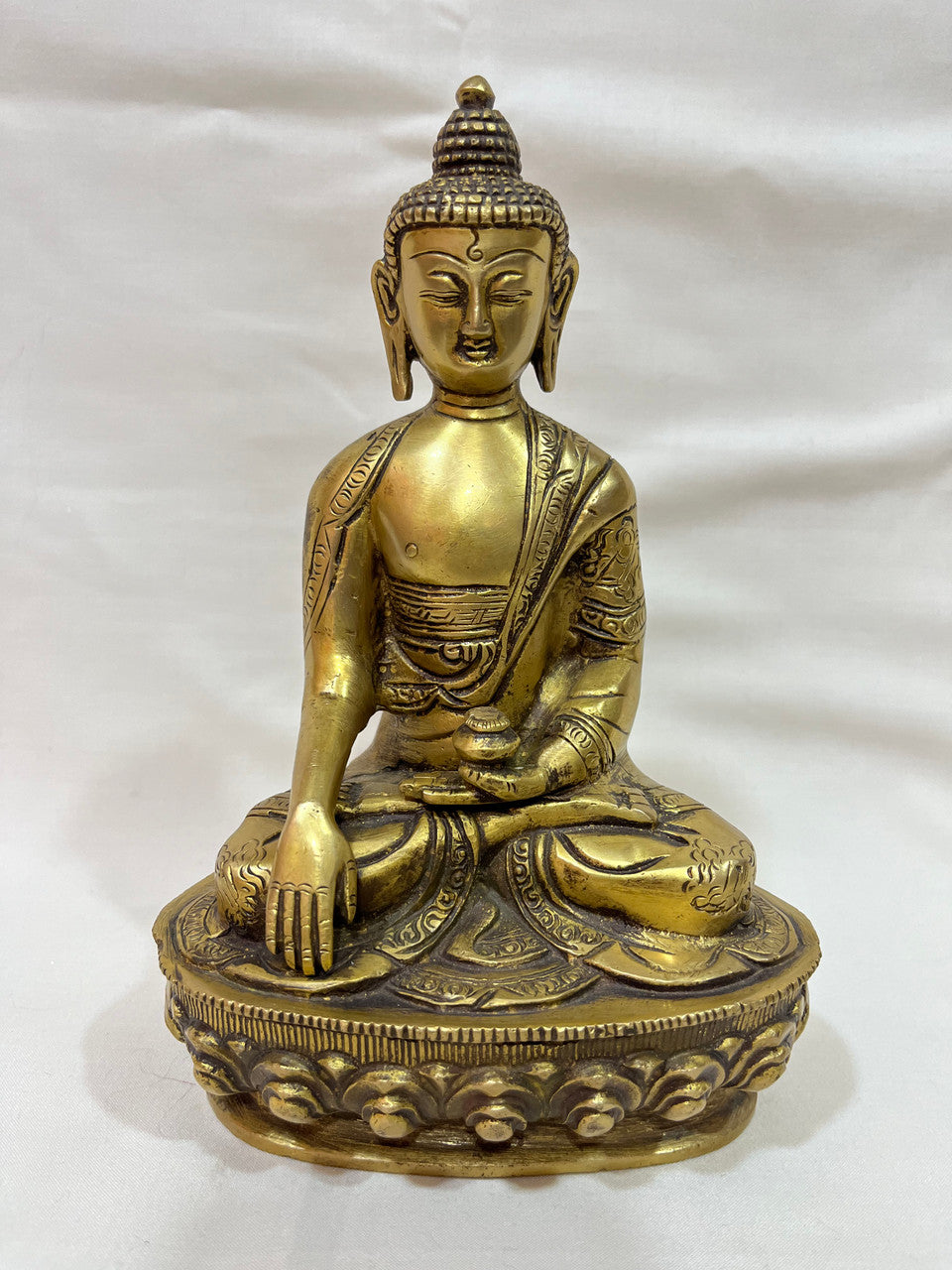 Nepalese buddhist handmade shakyamuni buddha statue / antique finish.