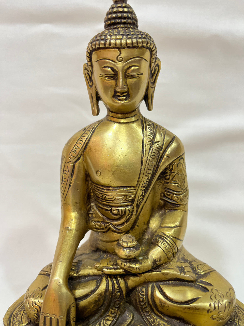 Nepalese buddhist handmade shakyamuni buddha statue / antique finish.